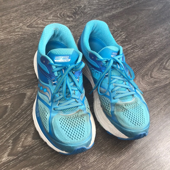 blue saucony running shoes